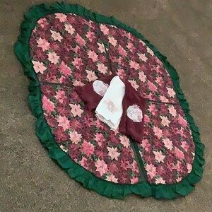 Christmas Tree Skirt and 3 Hand Towels